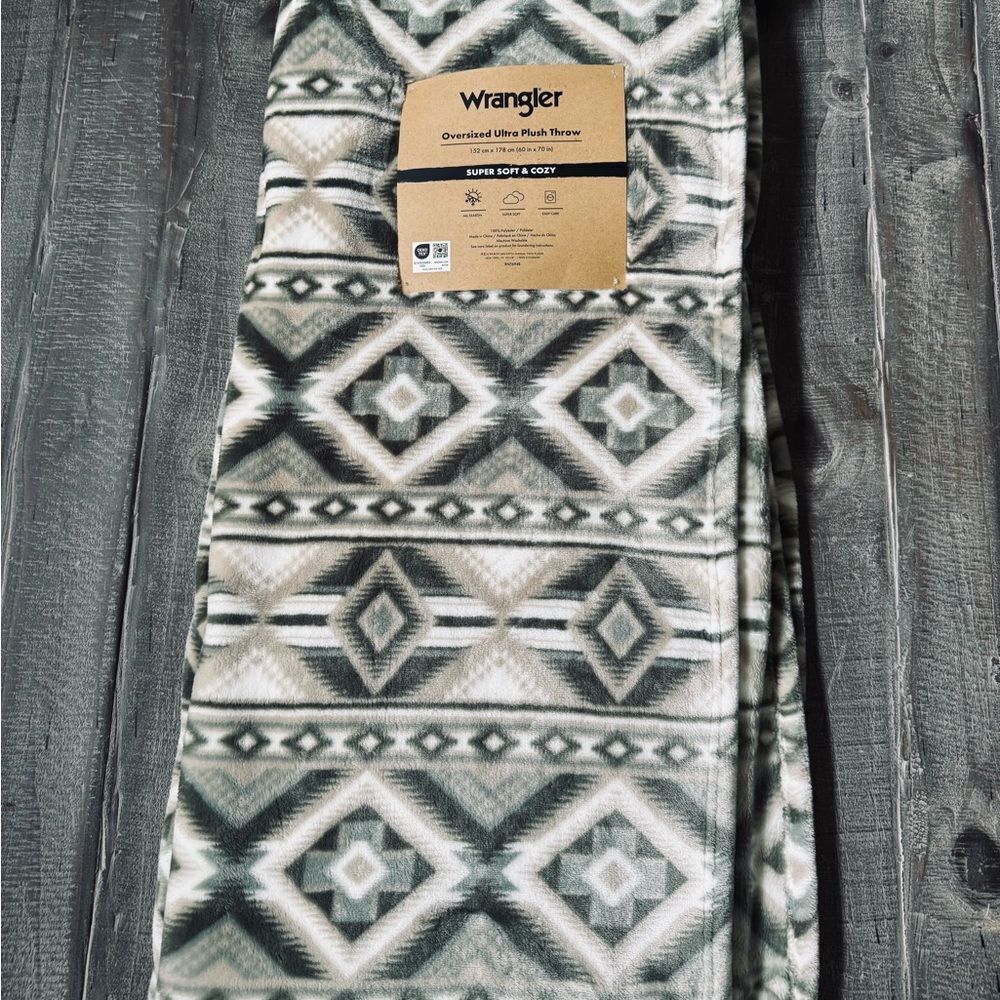 Wrangler Ultra Plush Throw Blanket Aztec Southwest Green Cream